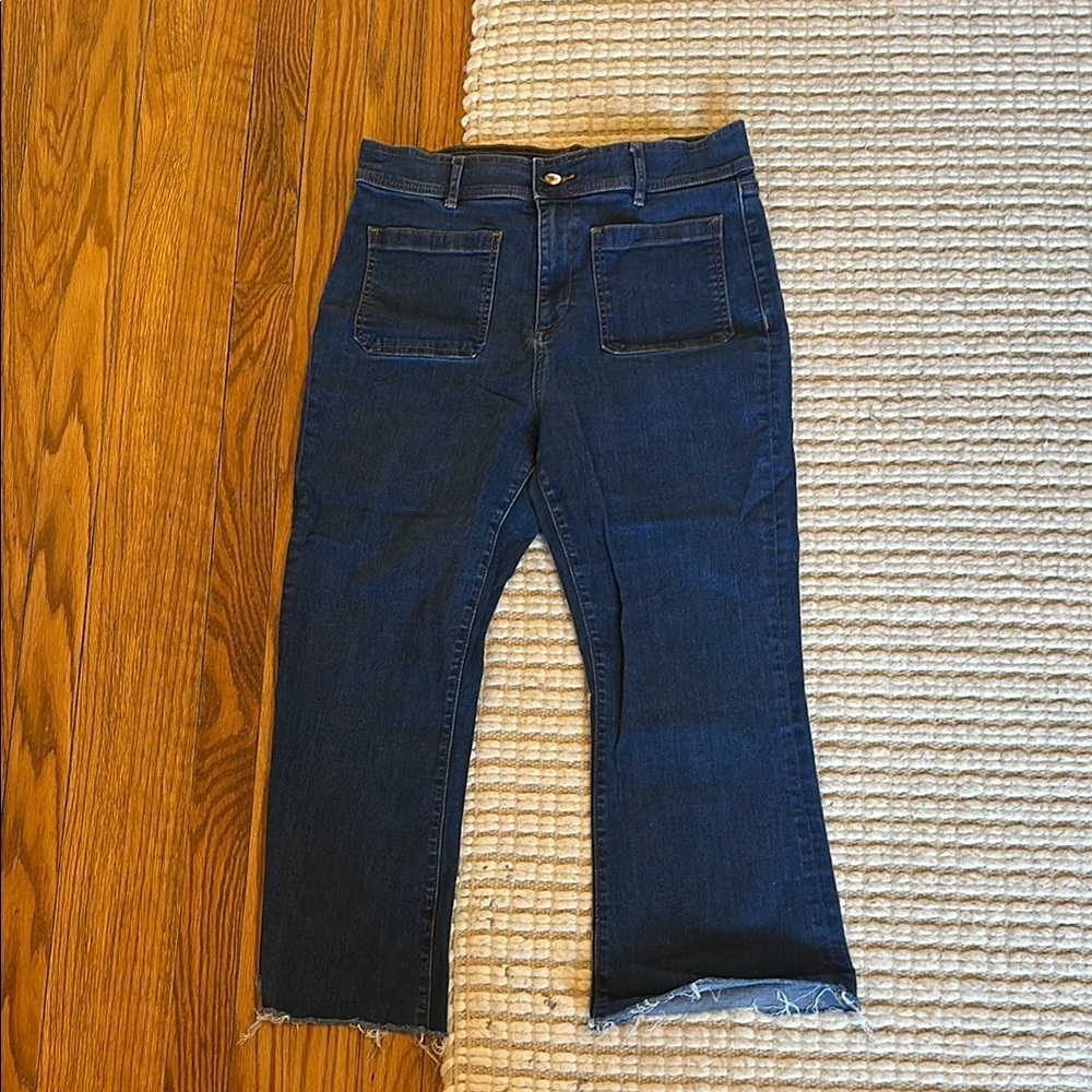 LOFT slim flare crop dark denim jeans. Front pockets, 10P